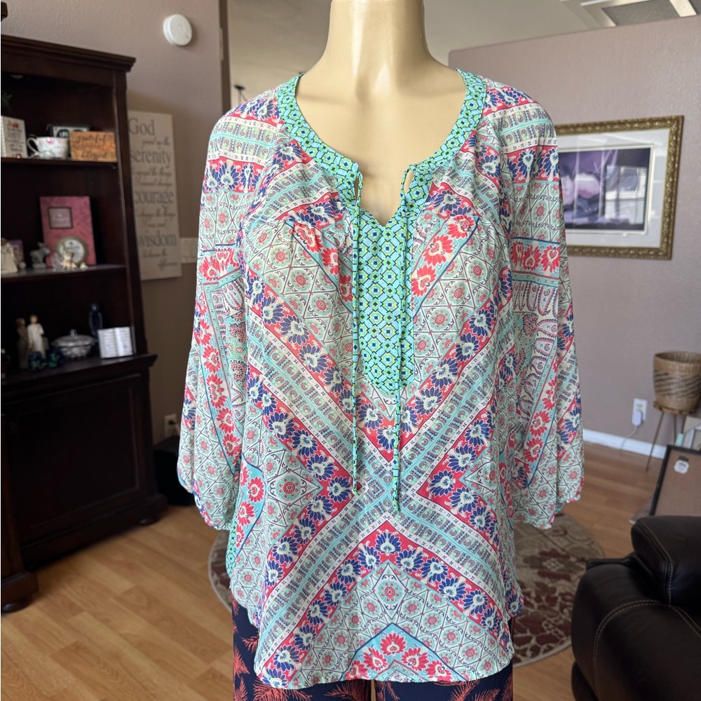 Fig & Flower sheer multicolored 3/4 sleeves Vneck blouse-size M